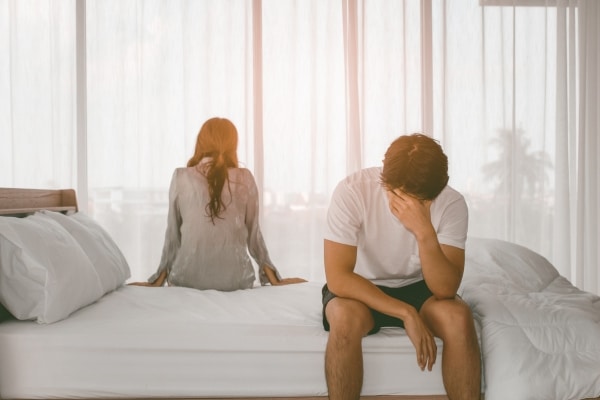 Γιατί μερικοί άνδρες απομακρύνονται δεξιά όταν τα πράγματα γίνονται σοβαρά
